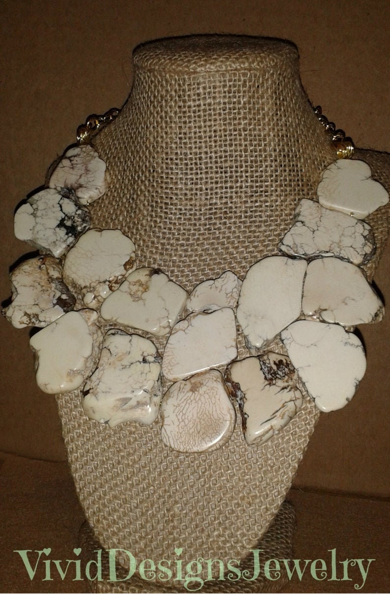 Creme Weiß Türkis Statement Halskette - Bib Schmuck Stein Creme Weiß Türkis Statement Halskette - Bib Schmuck Stein von VividDesignsJewelry