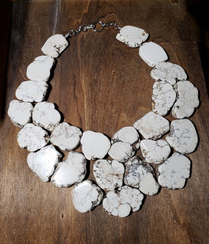 Creme Weißer Türkis Statement Halskette - Geschenk Für Sie Chunky Bib Stein -Edelstein von VividDesignsJewelry