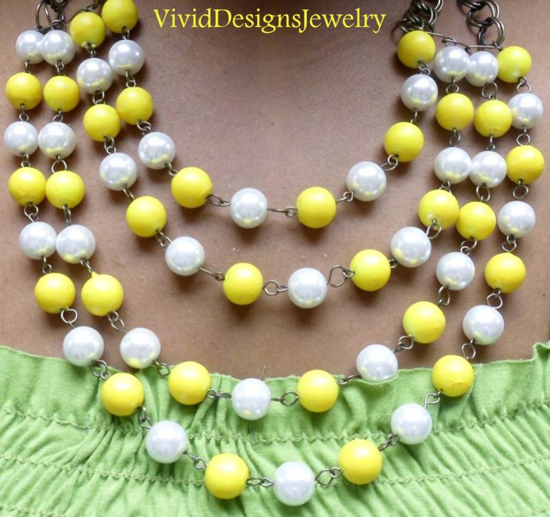 Gelbe Perle Glasperlen Layered Briolette Bib Blase Statement Halskette Gelbe Perle Glasperlen Layered Briolette Bib Blase Statement Halskette von VividDesignsJewelry