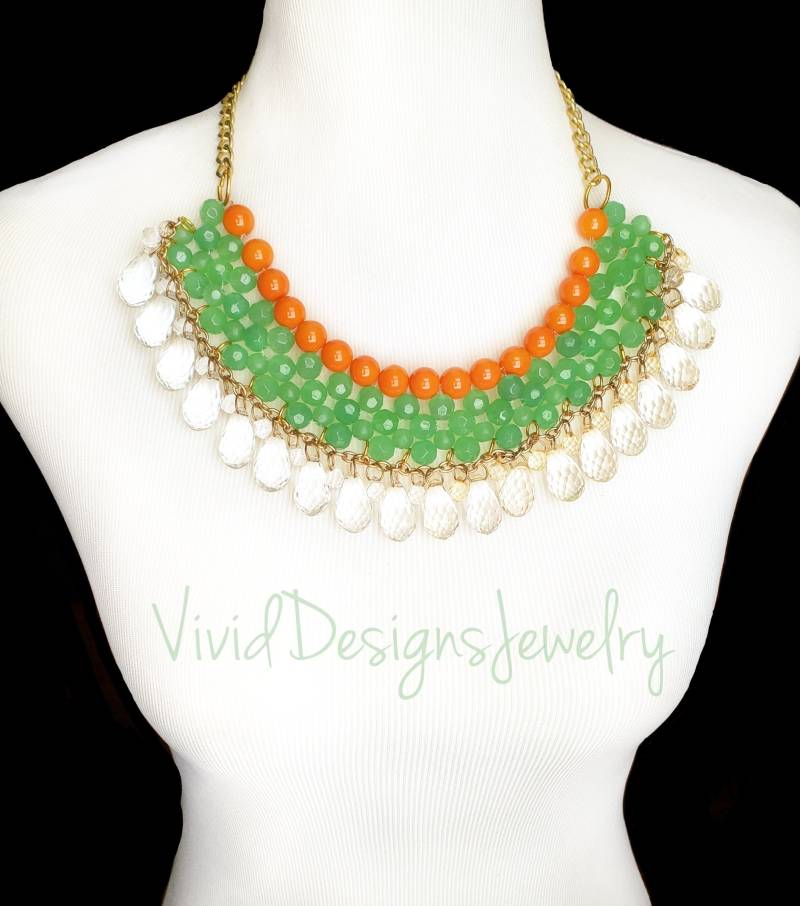 Jade Grün Statement Halskette - Boho Und Orange Bib Bubble Teardrop Halskette Jade Grün Statement Halskette - Boho Und Orange Bib Bubble Teardrop Halskette von VividDesignsJewelry