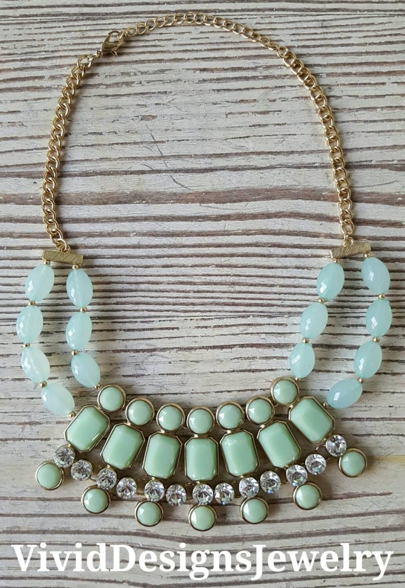 Mint Statement Halskette - Mintgrün Seafoam Lätzchen Mint Statement Halskette - Mintgrün Seafoam Lätzchen von VividDesignsJewelry