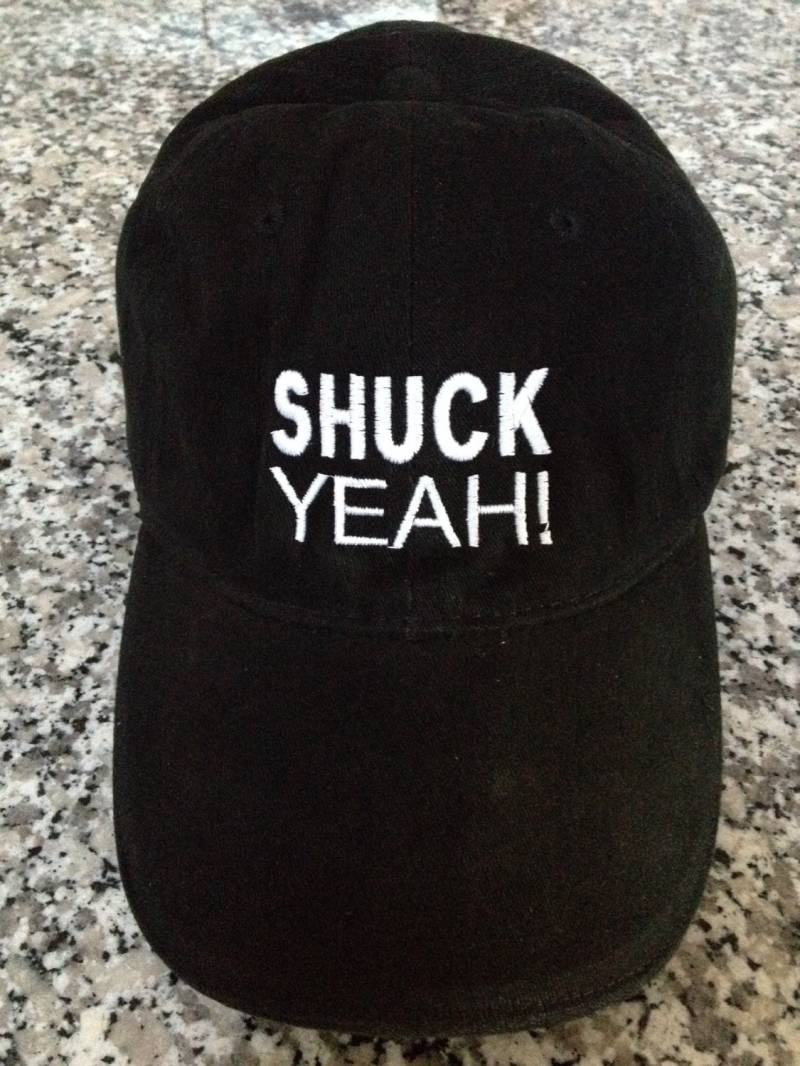 Auster Shucking Schwarze Strukturierte Baseballkappe Mit Led-Leuchten Shuck Yeah I Love Oysters ~ Sassy Hat Geschenk Für Ihn Auster Shucking Schwarze Strukturierte Baseballkappe Mit Led-Leuchten Shuck Yeah I Love Oysters ~ Sassy Hat Geschenk Für Ihn von VividDogStudios
