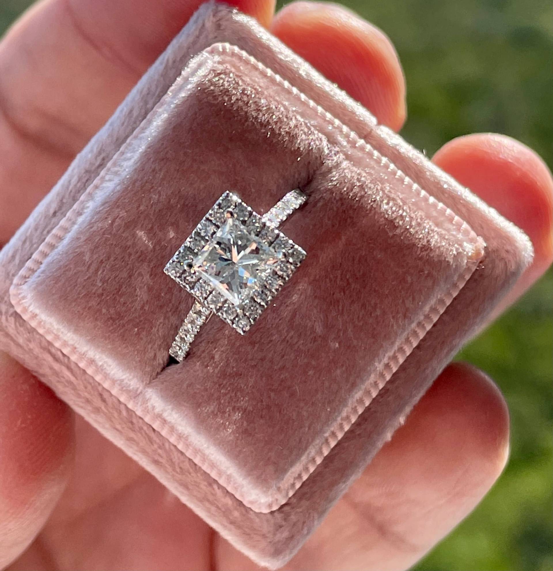 2.00 Ct G/Vs2 Prinzessin Form Solitaire Square Halo Verlobungsring Zertifizierte Naturdiamanten in 14K von VividSparkle