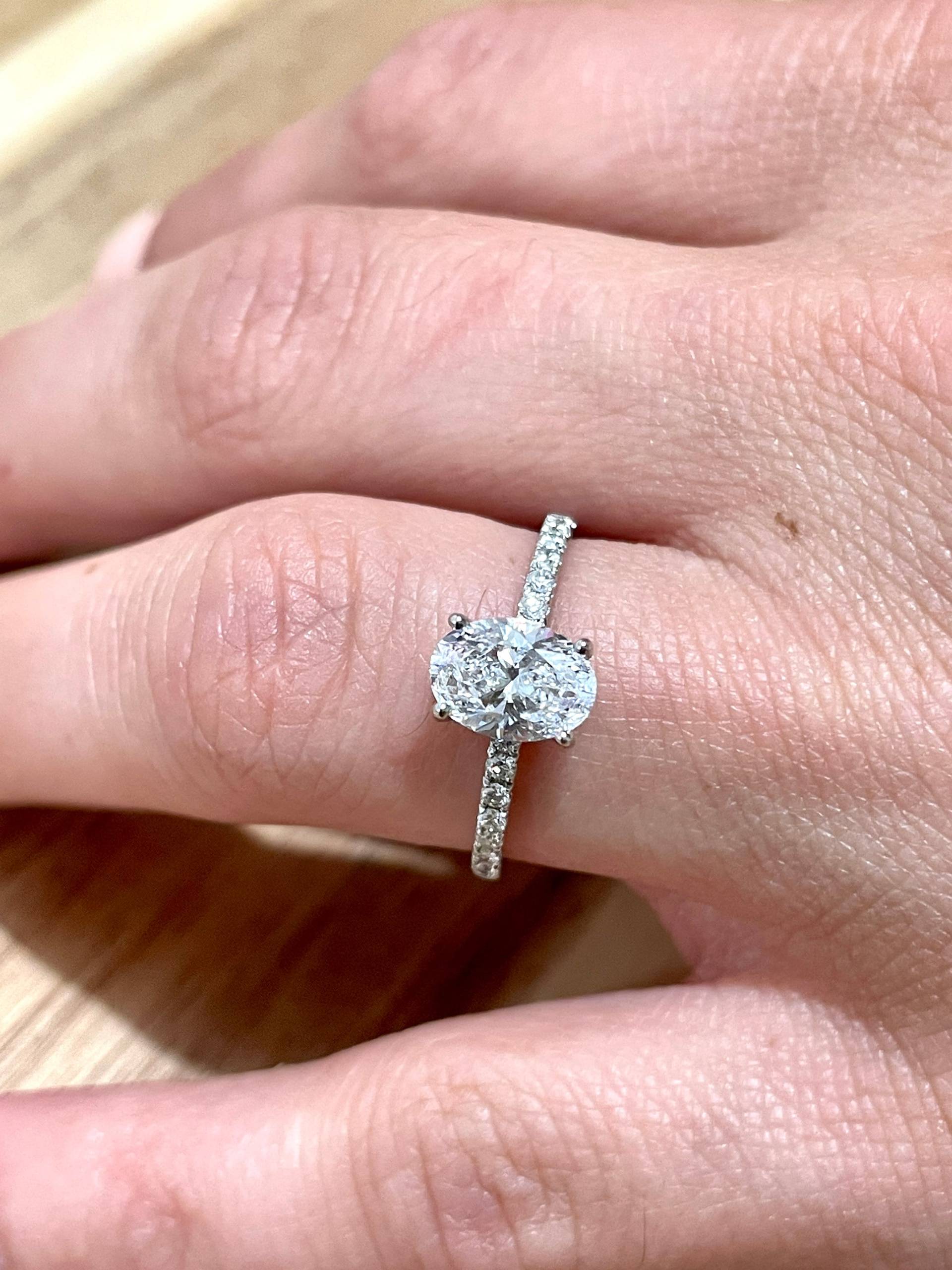 Verlobungsring Im Ovalschliff Versteckter Heiligenschein Naturdiamant 1, 50 Ct G/Si1 Solitär Mit Akzenten Diamantring 14K Weißgold Zertifiziert von VividSparkle