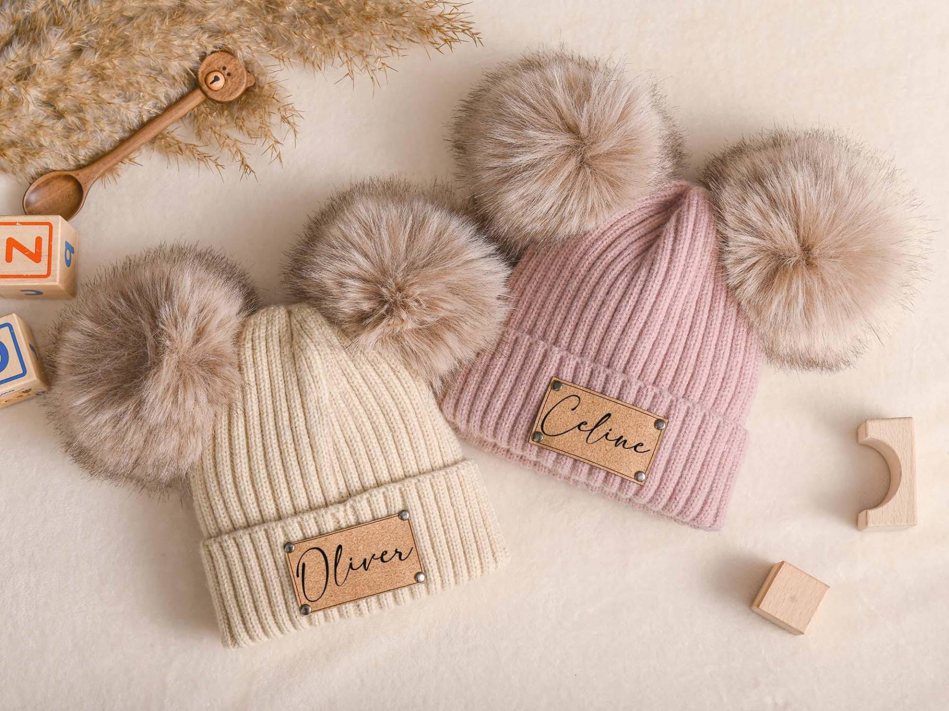 Benutzerdefinierte Name Baby Mütze, Weihnachtsgeschenk Für Baby, Personalisierte Kinder Winter Kleinkind Pompom Mütze Hut, Babypartygeschenk von VividVaultGifts