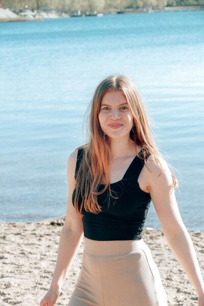 Vivien Joy Farrah Basic Crop Top von Vivien Joy