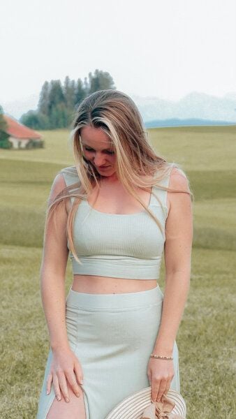 Vivien Joy Farrah Basic Crop Top von Vivien Joy