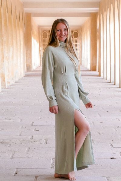 Vivien Joy Langes Winterkleid mit Schlitz - Aila Comfy Dress von Vivien Joy