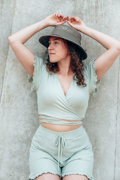 Vivien Joy Wickeltop mit Schmetterlingsärmel - Farrah von Vivien Joy