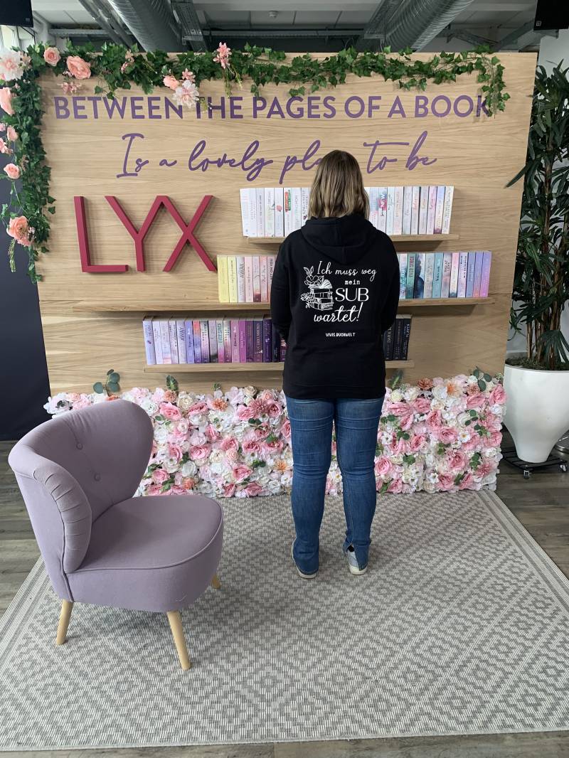 Hoodie „Ich Muss Weg Mein Sub Wartet" von Vivisbuchwelt
