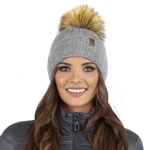 VIVISENCE Damen Winter Mütze Mit Kunstpelzbommel Strickmützen Aus Warmem Garn Mit Modischem Gewebe Aufgerollt Mit Weichem Fleecefutter Ideal Für Kalte Wintertage Modell 7019, Hellgrau,Einheitsgröße von VIVISENCE