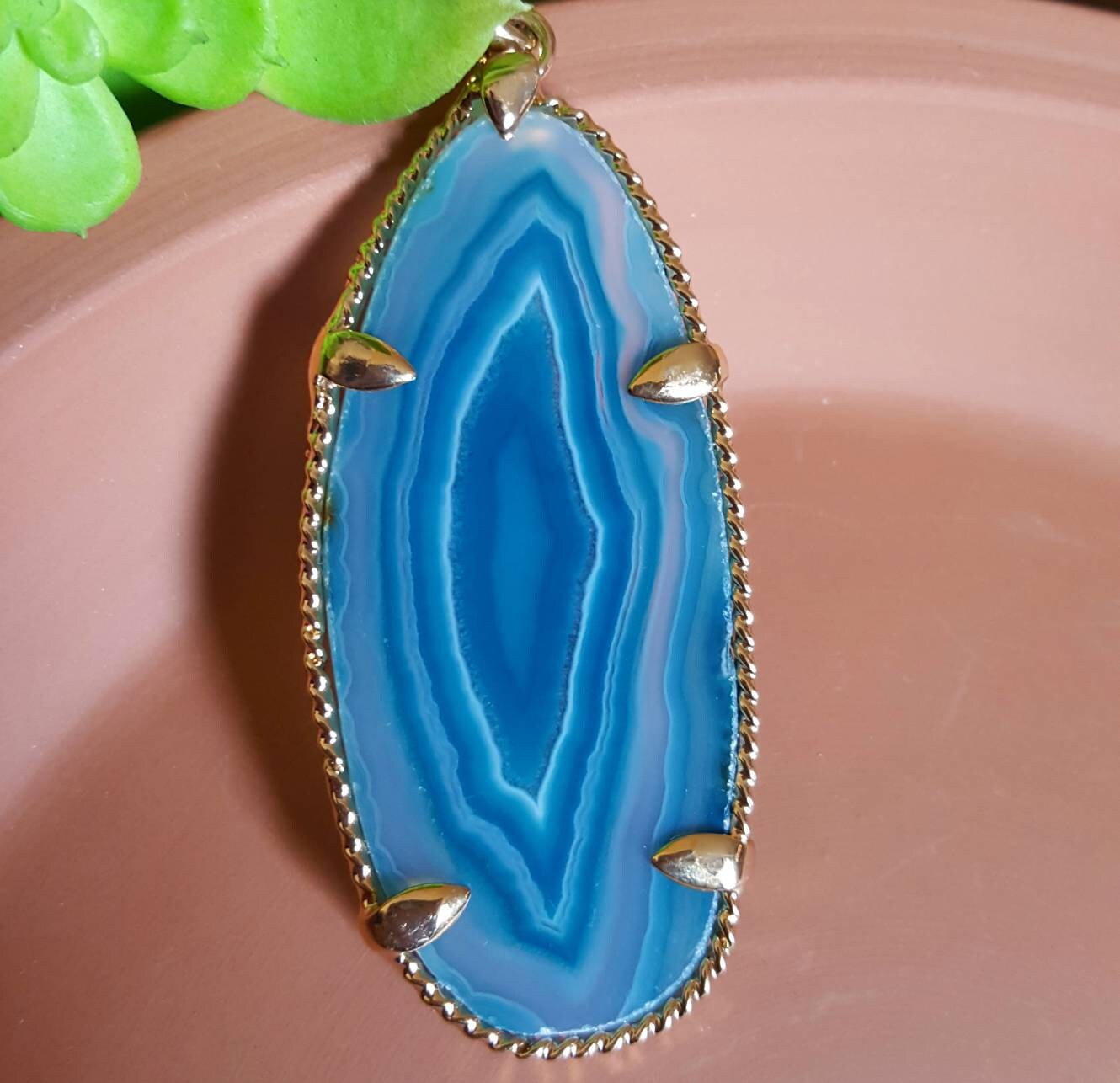 Aqua Blau Achat Anhänger, Blauer Stein & Weiß Geode Scheibe Blaue Kristall Anhänger Aqua Blau Achat Anhänger, Blauer Stein & Weiß Geode Scheibe Blaue Kristall Anhänger von VixenBEADSandJEWELRY