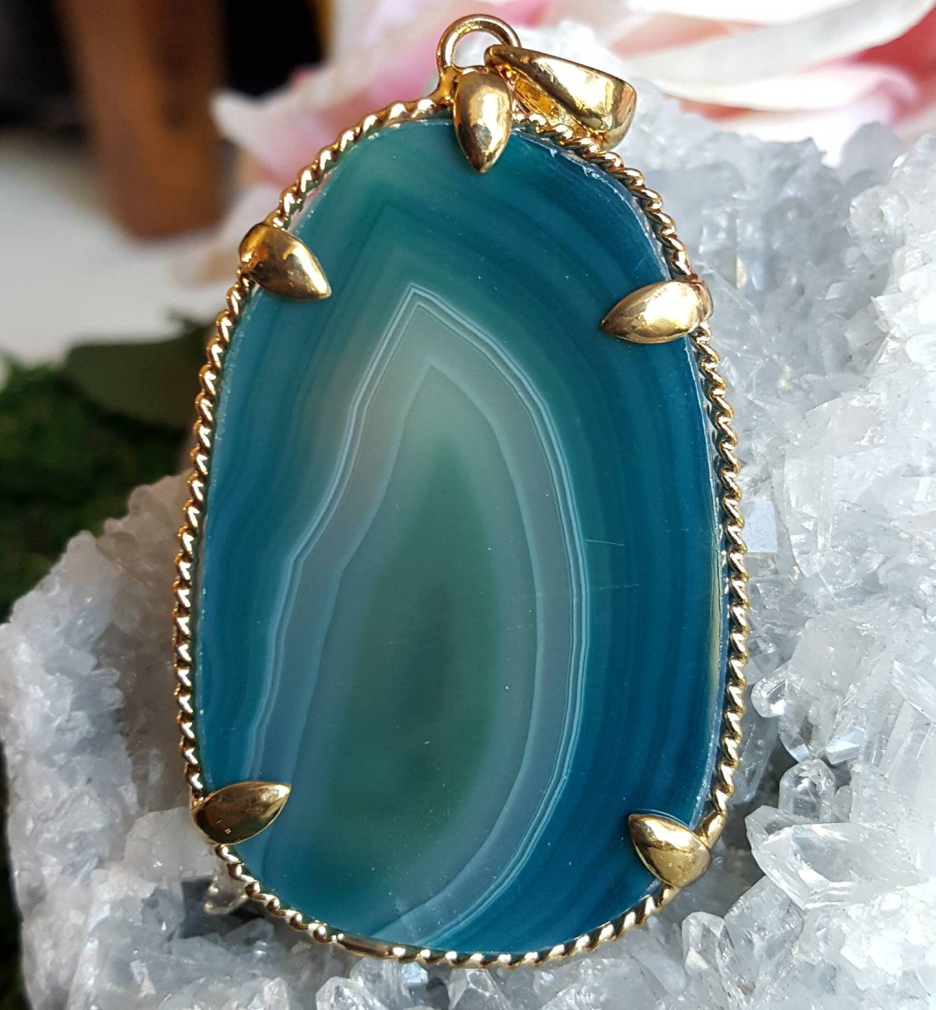 Aqua Blau Achat Anhänger, Blauer Stein & Weiß Geode Scheibe Blaue Kristall Anhänger Aqua Blau Achat Anhänger, Blauer Stein & Weiß Geode Scheibe Blaue Kristall Anhänger von VixenBEADSandJEWELRY