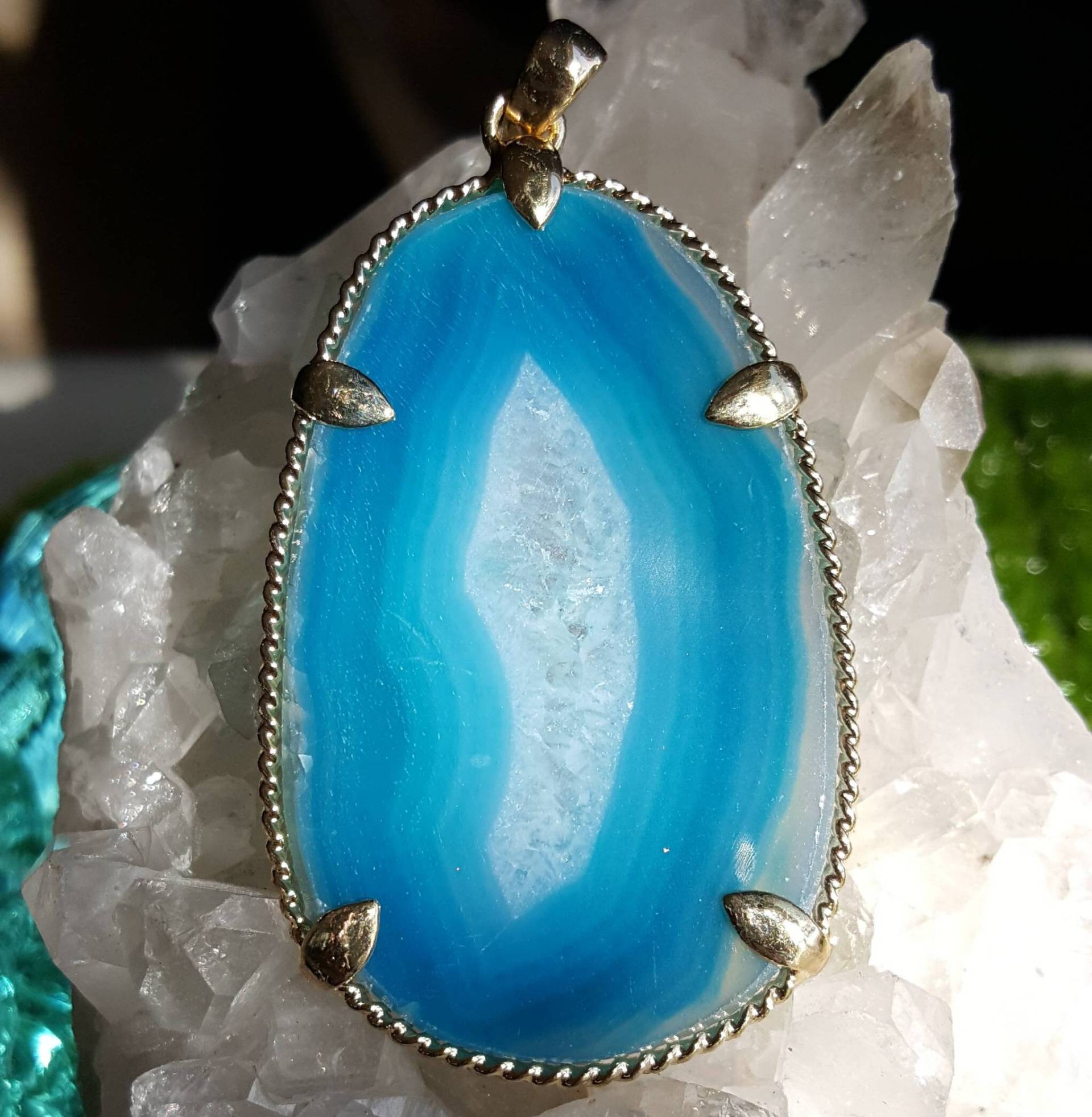 Aqua Blau Achat Anhänger, Blauer Stein & Weiß Geode Scheibe Blaue Kristall Anhänger Aqua Blau Achat Anhänger, Blauer Stein & Weiß Geode Scheibe Blaue Kristall Anhänger von VixenBEADSandJEWELRY