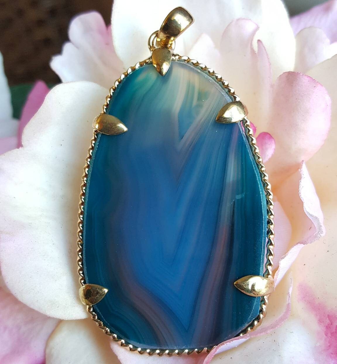 Aqua Blau Achat Anhänger, Blauer Stein & Weiß Geode Scheibe Blaue Kristall Anhänger Aqua Blau Achat Anhänger, Blauer Stein & Weiß Geode Scheibe Blaue Kristall Anhänger von VixenBEADSandJEWELRY