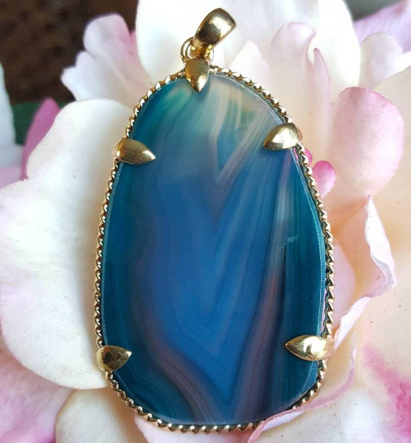 Aqua Blau Achat Anhänger, Blauer Stein & Weiß Geode Scheibe Blaue Kristall Anhänger Aqua Blau Achat Anhänger, Blauer Stein & Weiß Geode Scheibe Blaue Kristall Anhänger von VixenBEADSandJEWELRY