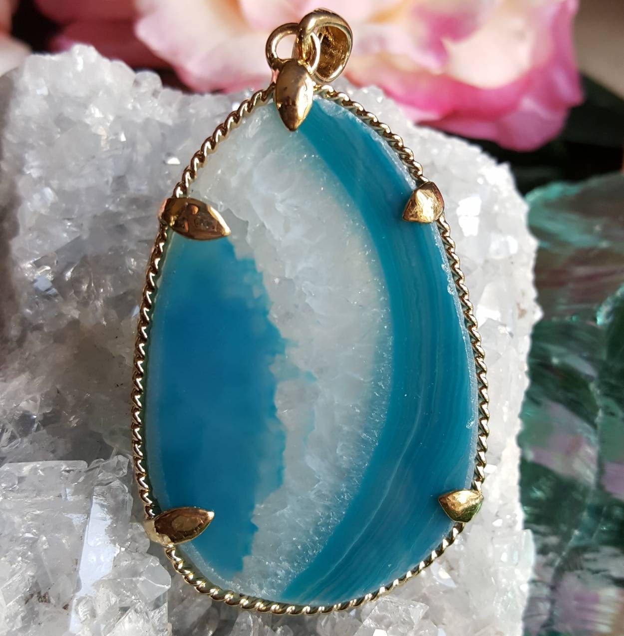 Aqua Blau Achat Anhänger, Blauer Stein & Weiß Geode Scheibe Blaue Kristall Anhänger Aqua Blau Achat Anhänger, Blauer Stein & Weiß Geode Scheibe Blaue Kristall Anhänger von VixenBEADSandJEWELRY