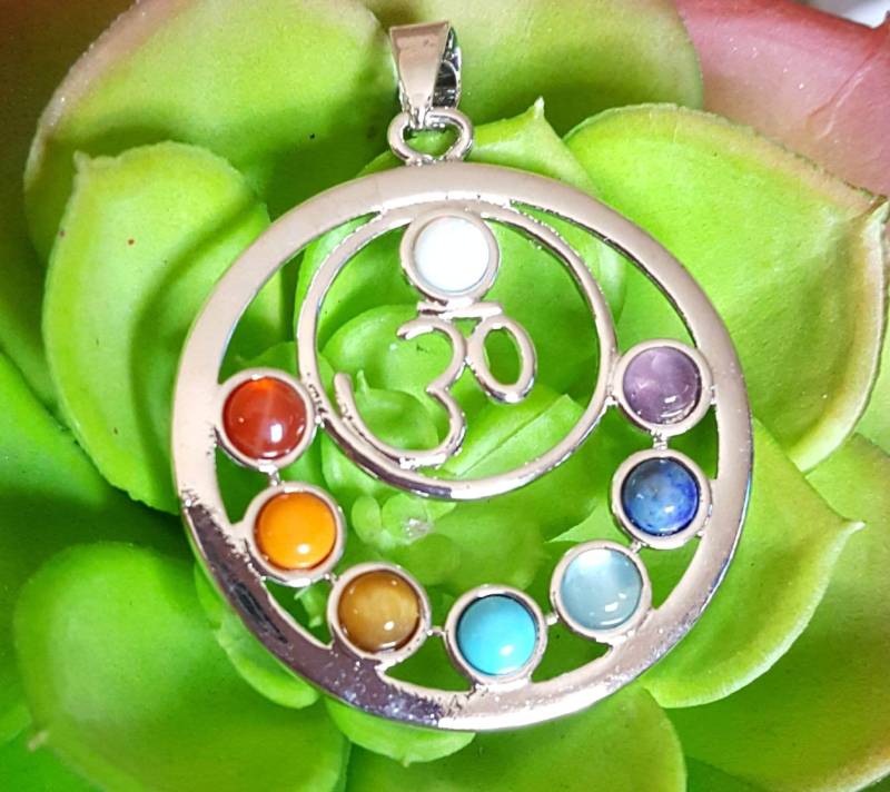 Bunte Chakra-Anhänger, Silber Om Anhänger, Ohm-Anhänger, 7 Edelstein-Chakra-Anhänger, Chakra Spirituelle Heilige Heilung Schmuck Bunte Chakra-Anhänger, Silber Om Anhänger, Ohm-Anhänger, 7 Edelstein-Chakra-Anhänger, Chakra Spirituelle Heilige Heilung Schmuck von VixenBEADSandJEWELRY