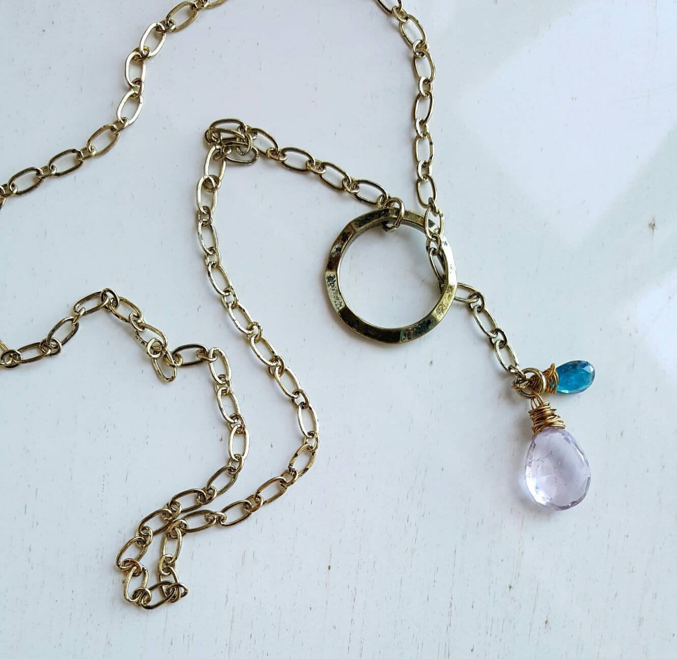 Lariat Halskette, Rosa Amethyst & Blau Apatit Draht Gepackt Edelstein Verstellbare Messing Kette Mütter Tag Geschenk Lariat Halskette, Rosa Amethyst & Blau Apatit Draht Gepackt Edelstein Verstellbare Messing Kette Mütter Tag Geschenk von VixenBEADSandJEWELRY