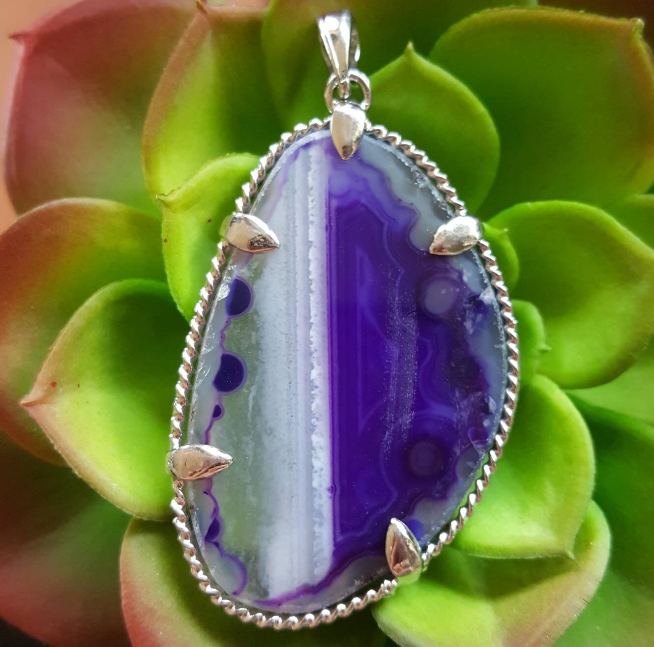 Lila Achat Scheibe Anhänger, Lila Stein Und Silber Fokal Kristall Anhänger Lila Achat Scheibe Anhänger, Lila Stein Und Silber Fokal Kristall Anhänger von VixenBEADSandJEWELRY