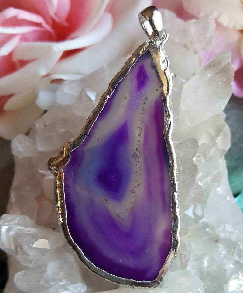 Lila Achat Scheibe Anhänger, Lila Stein Und Silber Fokal Kristall Anhänger von VixenBEADSandJEWELRY
