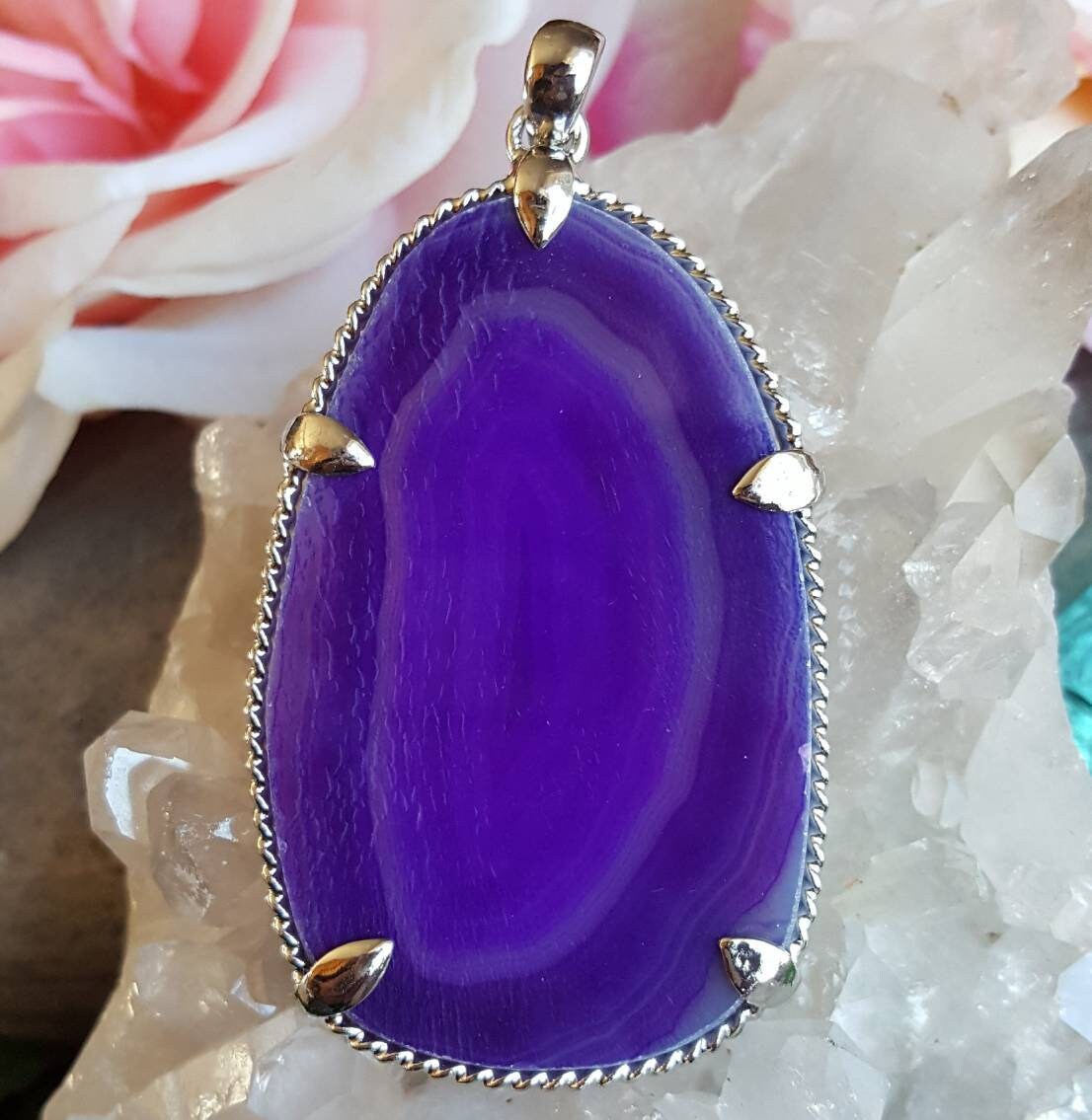 Lila Achat Scheibe Anhänger, Lila Stein Und Silber Fokal Kristall Anhänger Lila Achat Scheibe Anhänger, Lila Stein Und Silber Fokal Kristall Anhänger von VixenBEADSandJEWELRY