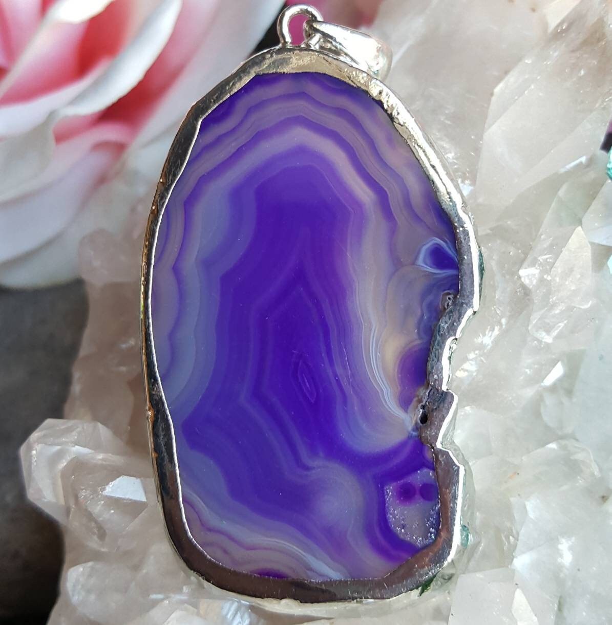Lila Achat Scheibe Anhänger, Lila Stein Und Silber Fokal Kristall Anhänger Lila Achat Scheibe Anhänger, Lila Stein Und Silber Fokal Kristall Anhänger von VixenBEADSandJEWELRY