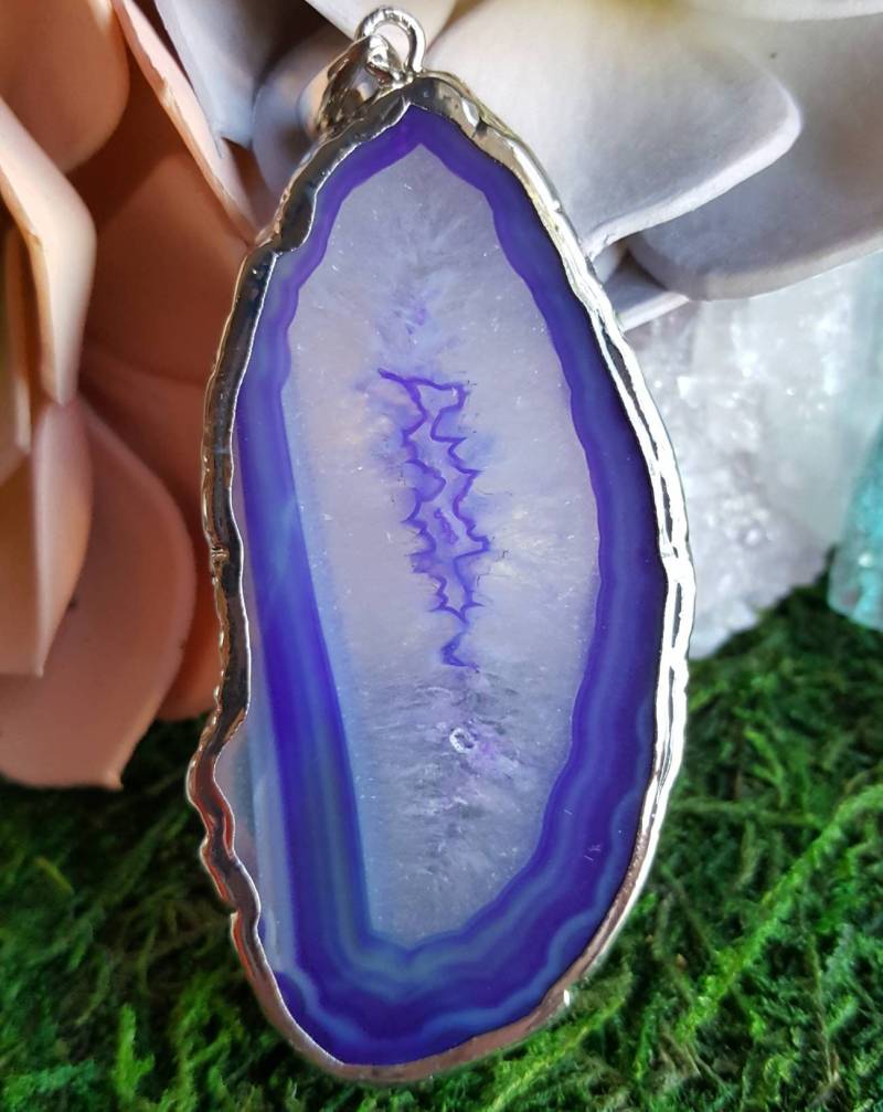 Lila Achat Scheibe Anhänger, Lila Stein Und Silber Fokal Kristall Anhänger Lila Achat Scheibe Anhänger, Lila Stein Und Silber Fokal Kristall Anhänger von VixenBEADSandJEWELRY