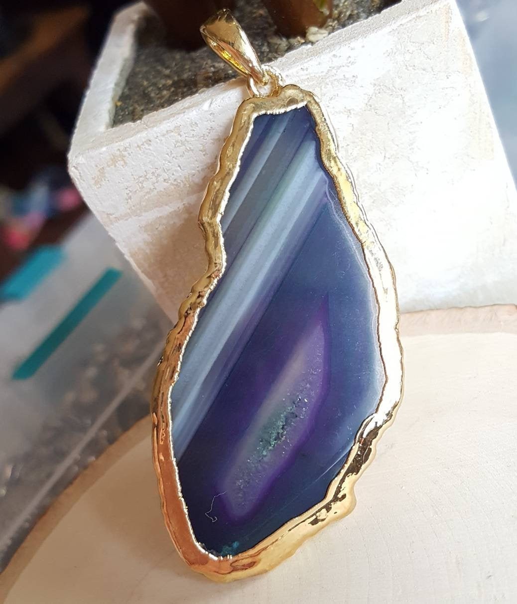 Lila Achat Scheibe Anhänger, Lila Stein Und Silber Fokal Kristall Anhänger Lila Achat Scheibe Anhänger, Lila Stein Und Silber Fokal Kristall Anhänger von VixenBEADSandJEWELRY