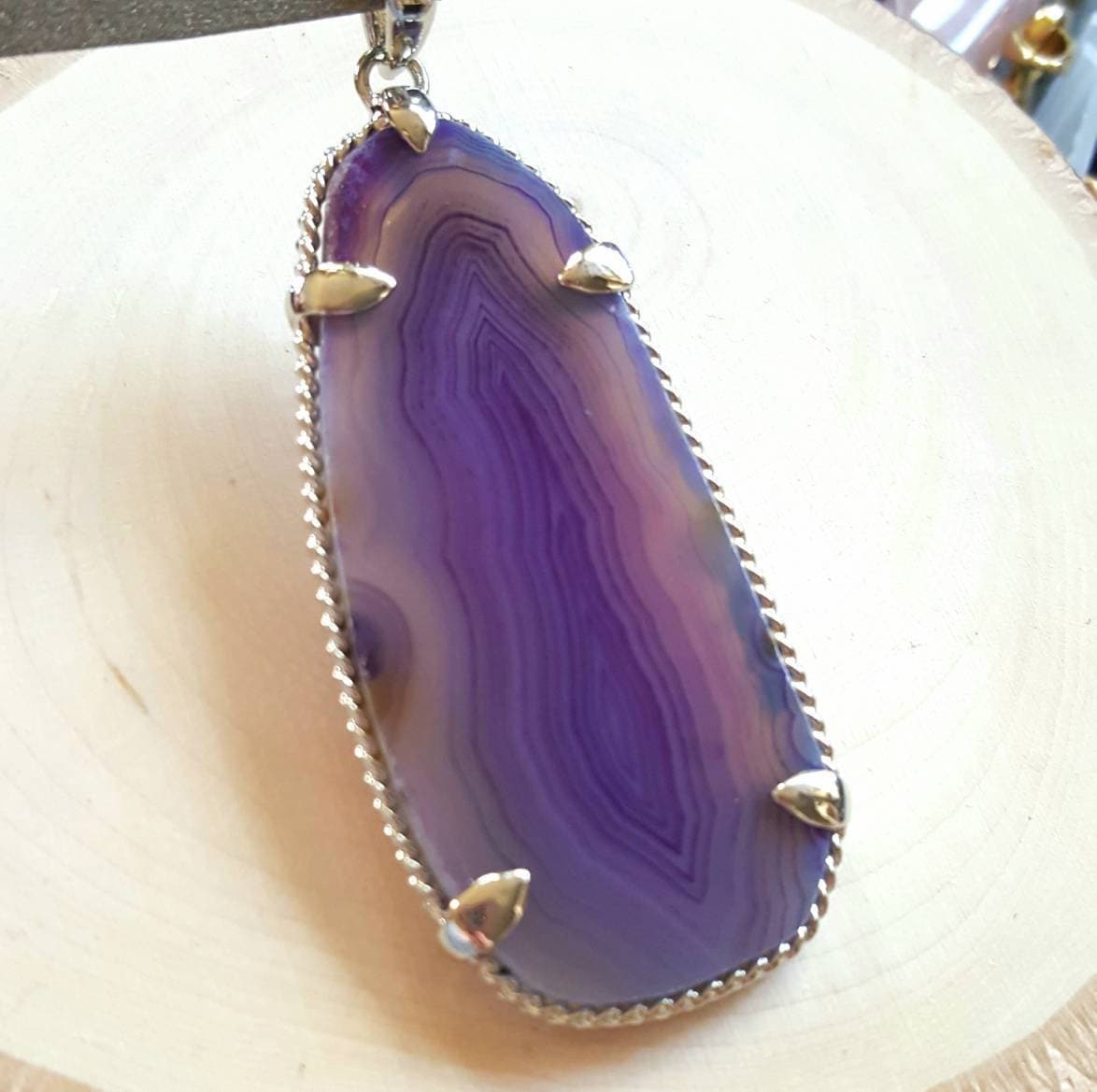 Lila Achat Scheibe Anhänger, Lila Stein Und Silber Fokal Kristall Anhänger Lila Achat Scheibe Anhänger, Lila Stein Und Silber Fokal Kristall Anhänger von VixenBEADSandJEWELRY