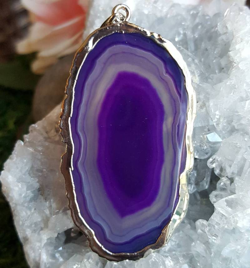Lila Achat Scheibe Anhänger, Lila Stein Und Silber Fokal Kristall Anhänger Lila Achat Scheibe Anhänger, Lila Stein Und Silber Fokal Kristall Anhänger von VixenBEADSandJEWELRY