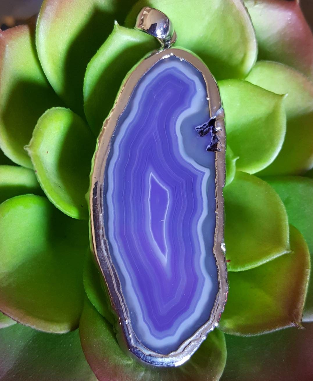 Lila Achatscheibe Anhänger, Lila Stein Und Silberne Fokal Kristall Anhänger Lila Achatscheibe Anhänger, Lila Stein Und Silberne Fokal Kristall Anhänger von VixenBEADSandJEWELRY