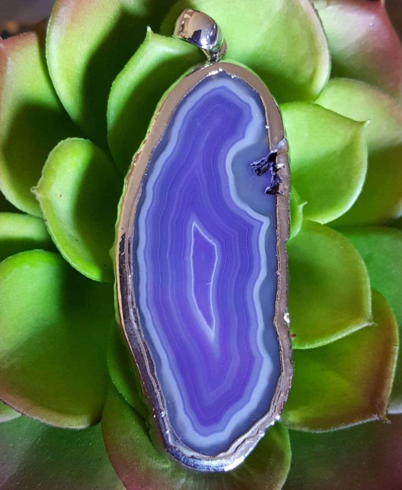 Lila Achatscheibe Anhänger, Lila Stein Und Silberne Fokal Kristall Anhänger Lila Achatscheibe Anhänger, Lila Stein Und Silberne Fokal Kristall Anhänger von VixenBEADSandJEWELRY
