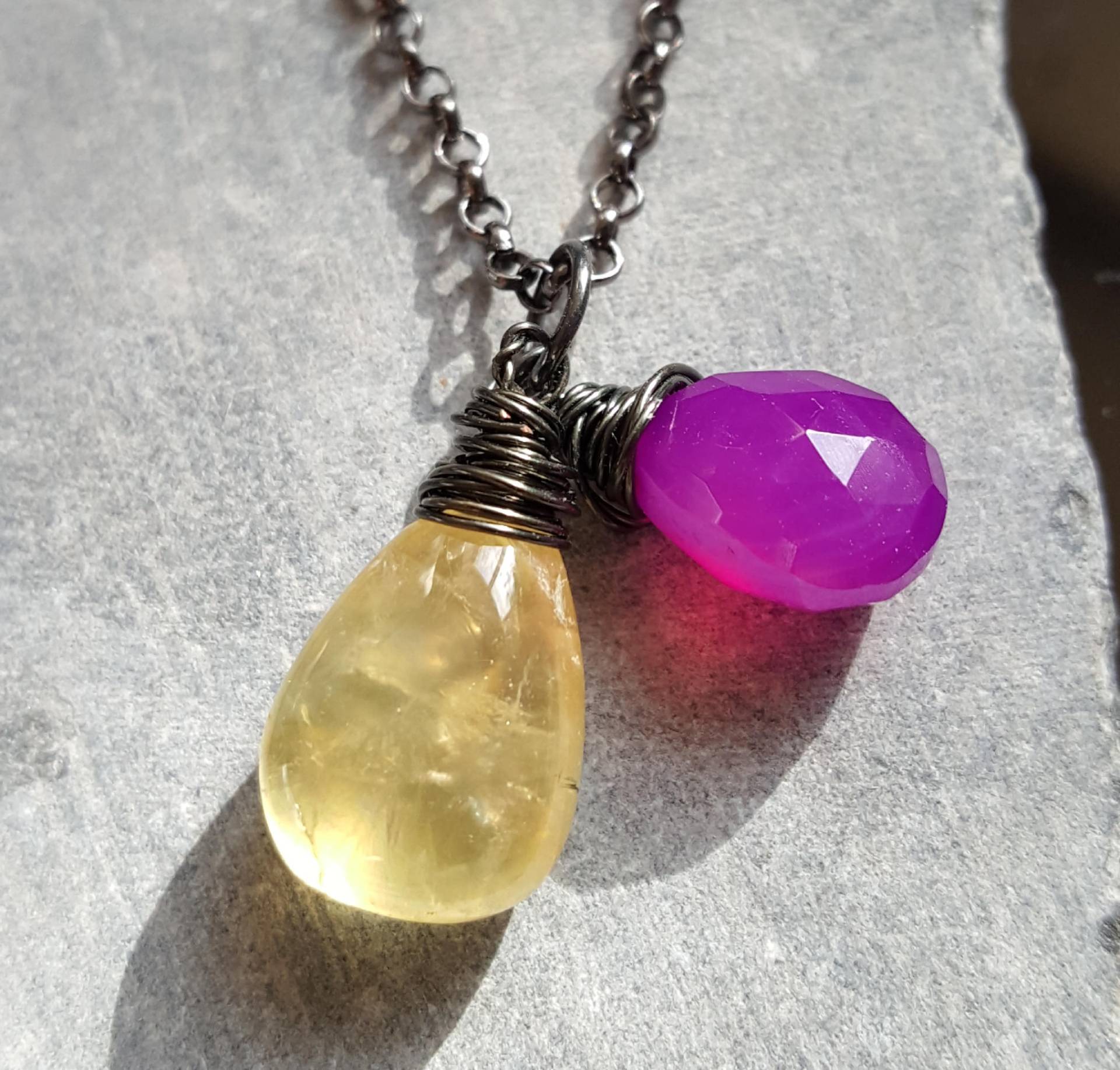 Lila Chalcedon Gelb Prehnit Drahtgewickelt Edelstein Halskette, Lila Grün Halskette Lila Chalcedon Gelb Prehnit Drahtgewickelt Edelstein Halskette, Lila Grün Halskette von VixenBEADSandJEWELRY