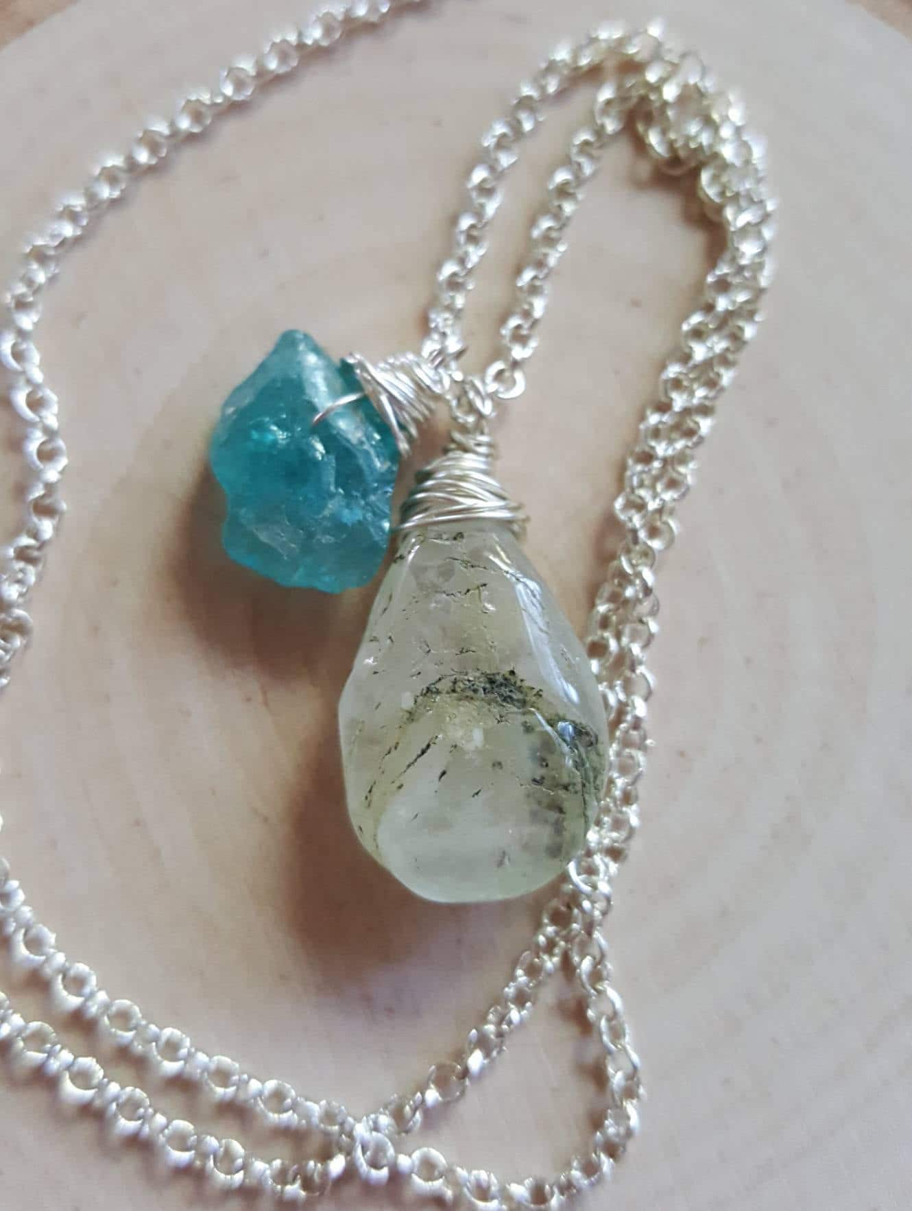 Moos Aquamarin Blau Apatit Halskette, Rohe Natürliche Edelstein Halskette in Silber, Handgemachter Schmuck Geschenk Für Mama, Muttertagsgeschenk Moos Aquamarin Blau Apatit Halskette, Rohe Natürliche Edelstein Halskette in Silber, Handgemachter Schmuck Geschenk Für Mama, Muttertagsgeschenk von VixenBEADSandJEWELRY