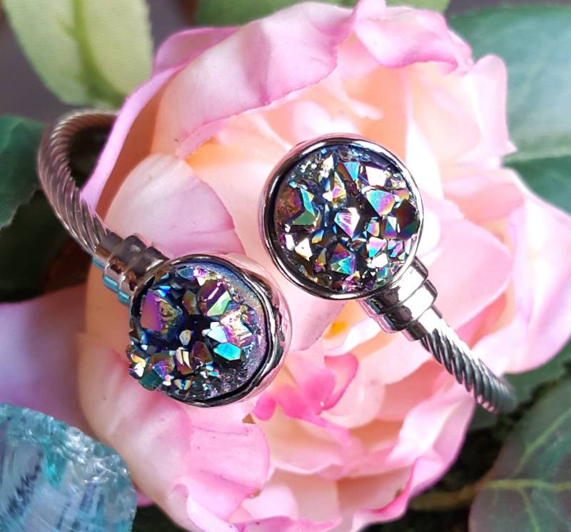 Regenbogen Druzy Armband, Verstellbares Silber Manschettenarmband, Funkelnde Weihnachtsschmuck Geschenke Regenbogen Druzy Armband, Verstellbares Silber Manschettenarmband, Funkelnde Weihnachtsschmuck Geschenke von VixenBEADSandJEWELRY