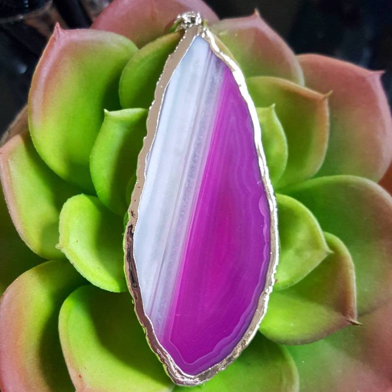 Rosa Achat Anhänger, Rosa Stein Scheibe Heißen Anhänger Für Halskette, Silber Und & Weiß Fokalanhänger Rosa Achat Anhänger, Rosa Stein Scheibe Heißen Anhänger Für Halskette, Silber Und & Weiß Fokalanhänger von VixenBEADSandJEWELRY