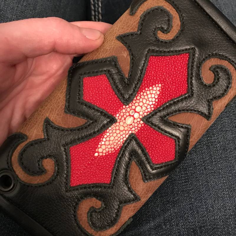 Stingray Stern Hide Biker Schädel Jeanie Newby Echtleder Snap Wallet Gerollte Lederkante Nach Maß Gebaut, Um Öse Handgefertigt Füchslein Zu Dauern von VixenCustomsArt