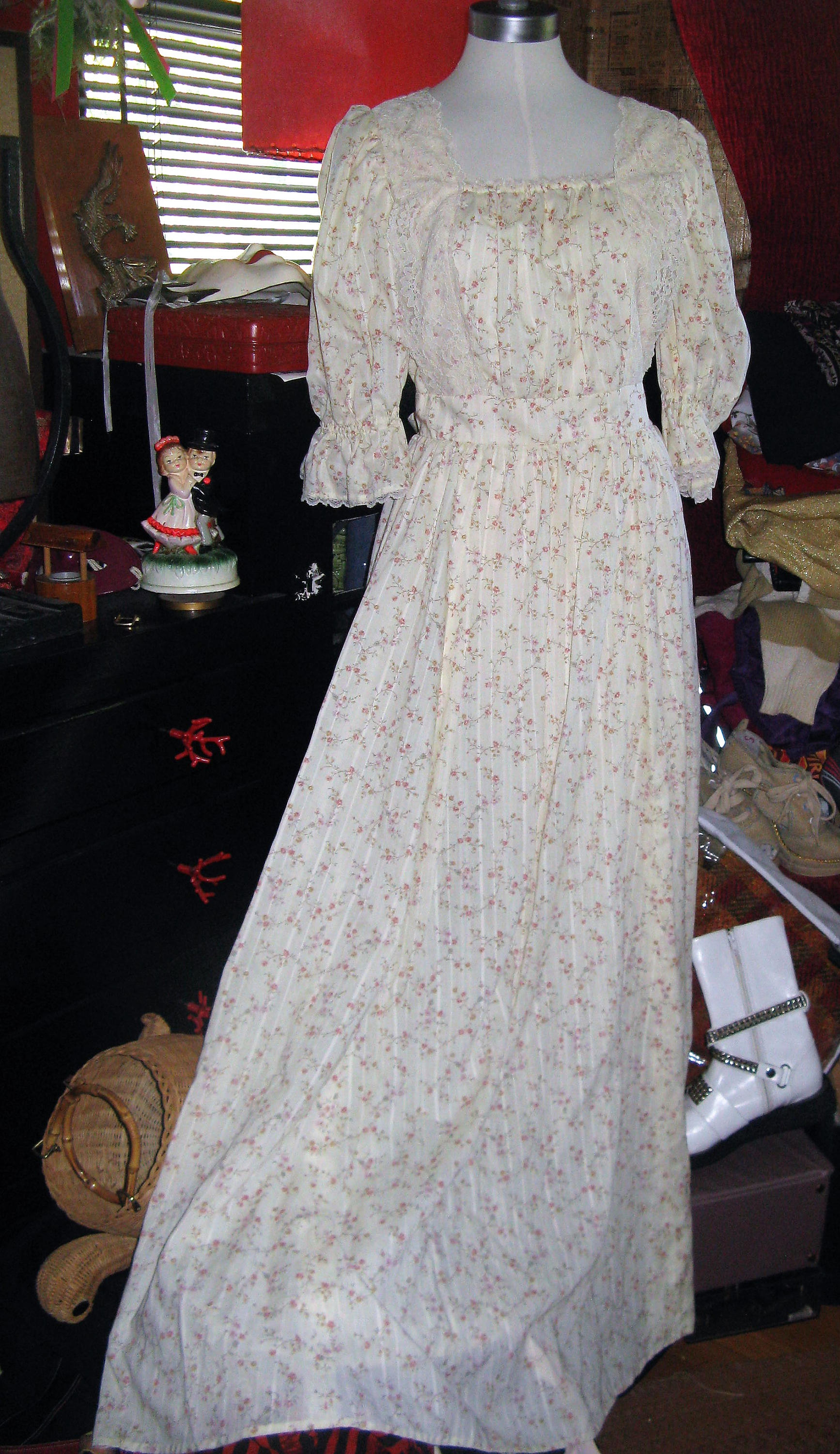 Vintage 1970Er Jahre Handgefertigtes Abiball - Oder Hochzeitskleid Im Stil Von Gunne Sax von VixenVintage