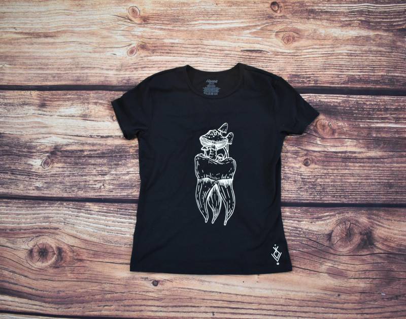 T Shirt Trippy Tooth Pilz T-Shirt Schwarz Handgemachte Grafik von VizionsByVee