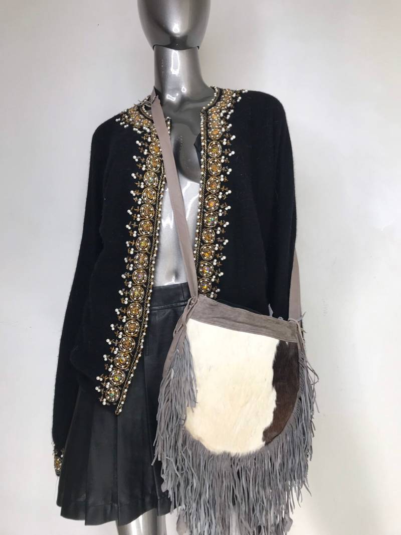 Graue Kuh Fransenfell Tasche Größe Klein von VladVintage19