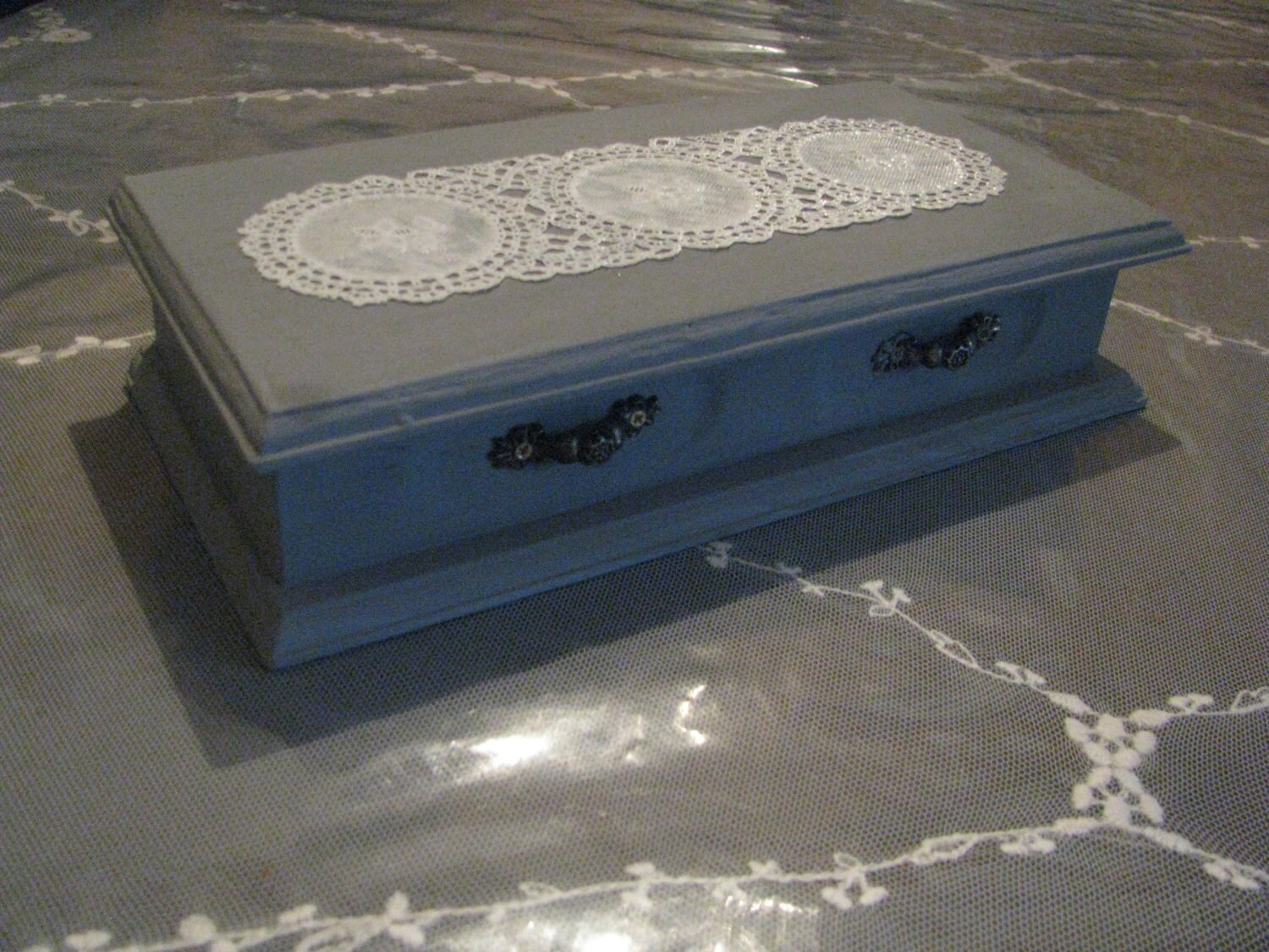 Schmuckkästchen Grau Mit Aufgepimpter Spitze von Vlijtigiesje