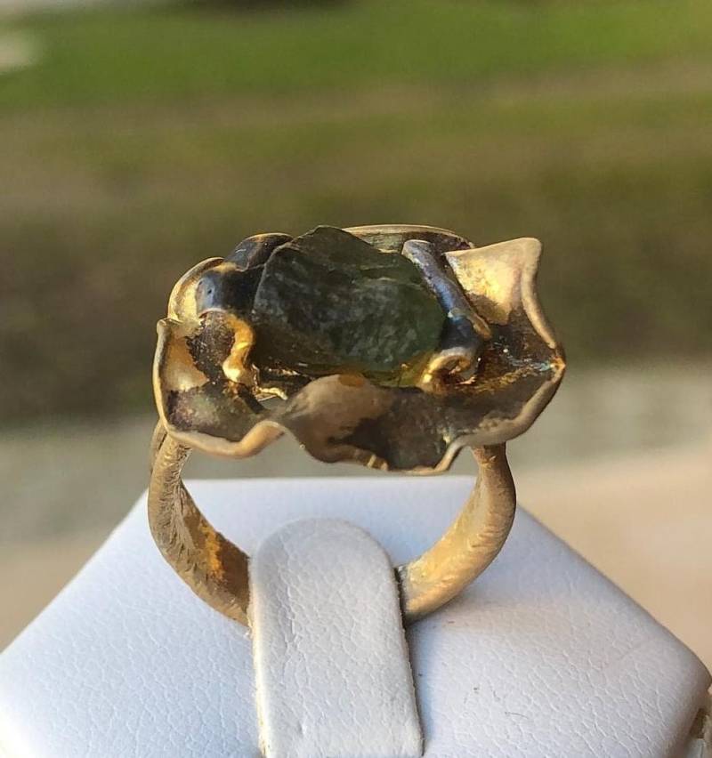 Handgemachte Moldavit Ring Sterling Silber Oxidiert von Vltavin