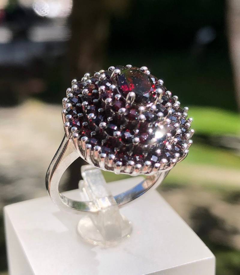 Pyrop Granat Ring in 925 Sterling Silber | Handmade Edelstein Schmuck Für Frauen von Vltavin