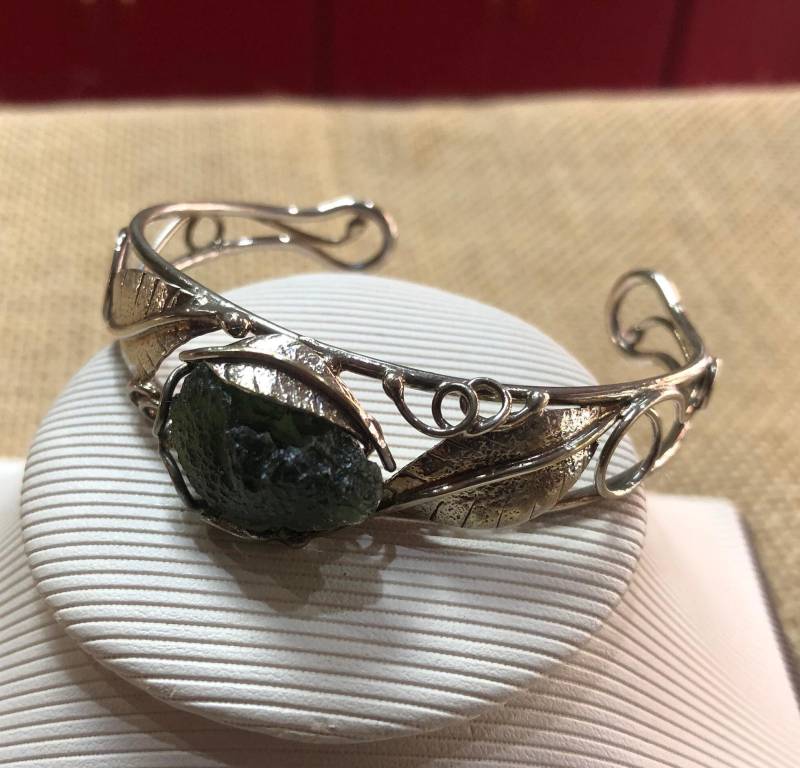 Rohe Moldavit Stein Armband - Handgefertigter 925 Sterling Silber Schmuck. Vltavin Armschmuck. Kristallarmband. Tektit. Kristall von Vltavin