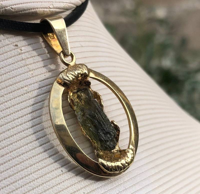 Roher Moldavit Anhänger Vergoldete Sterling Silber Meteorit Halskette von Vltavin