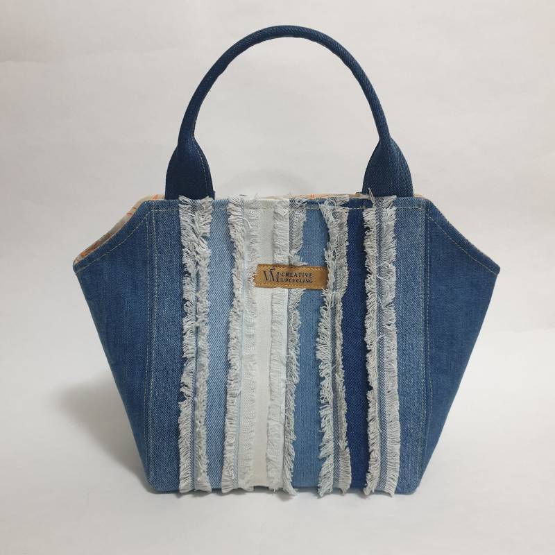 Jeanstasche Mit Fransen Upcycled Denim Boho Bag Navy Und Hellblaue Recycled Tasche Eco von VmCreativeUpcycling