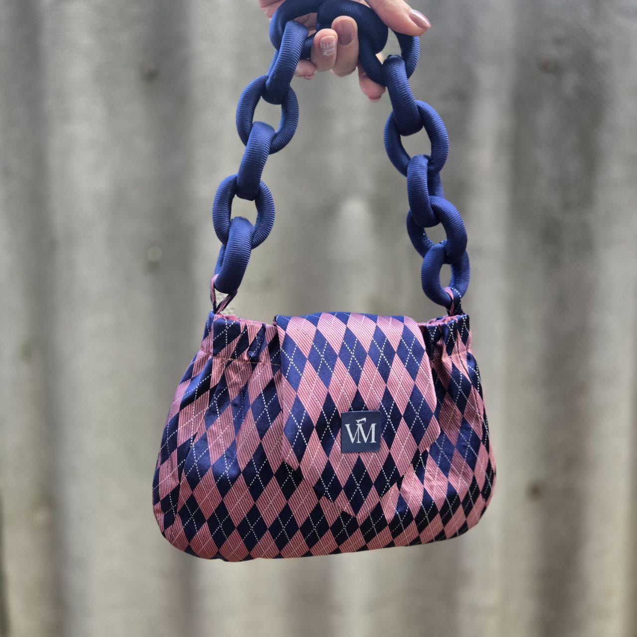 Seide Clutch Geldbörse Upcycled Silk Tie Handtasche Mit Kettengriff Einzigartiges Umweltfreundliches Geschenk Für Sie von VmCreativeUpcycling