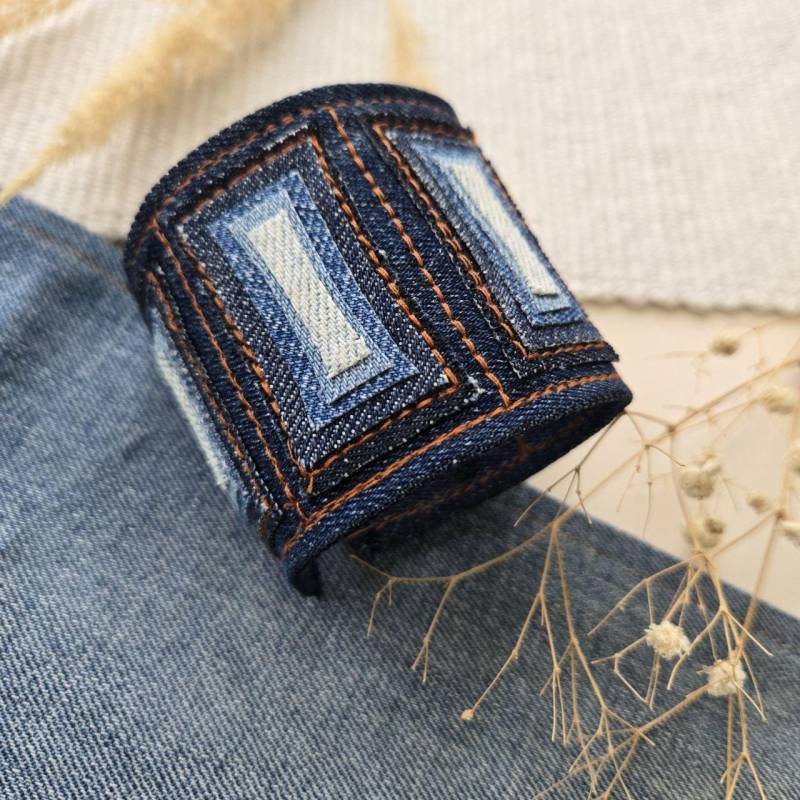 Upcycled Denim Armreif - Nachhaltiger Statement Schmuck von VmCreativeUpcycling
