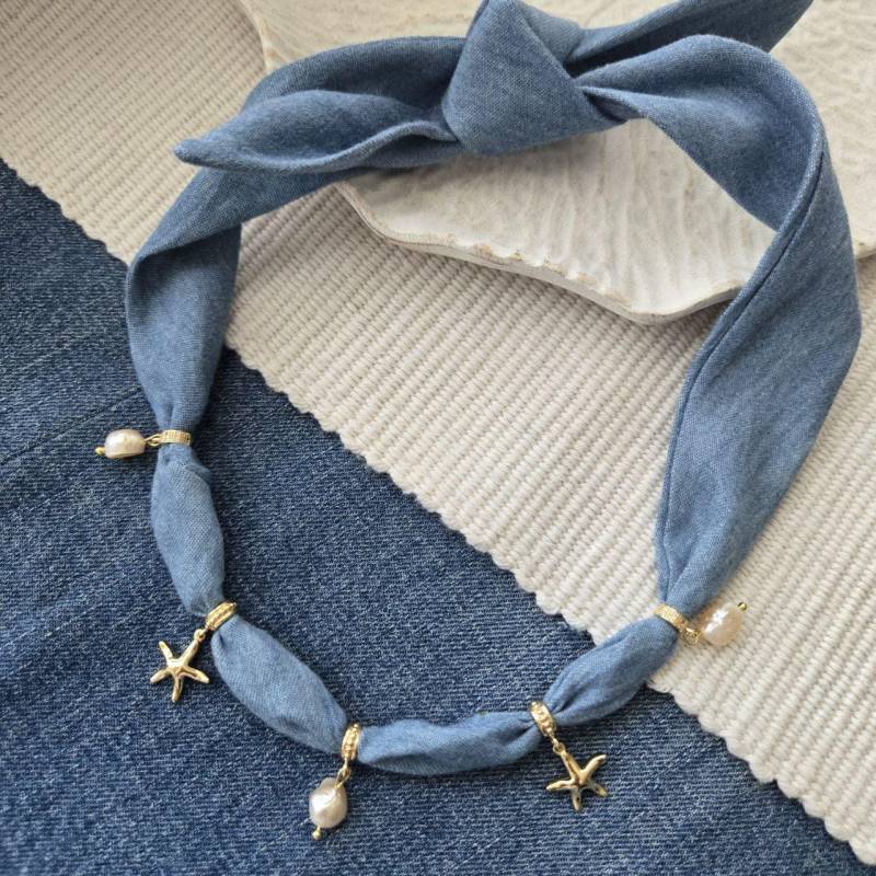 Vom Meer Inspirierte Upcycled Denim Halskette Mit Süßwasserperlen Und 24K Vergoldeten Charms Ooak Umweltfreundliches Geschenk Für Meeresliebhaber von VmCreativeUpcycling